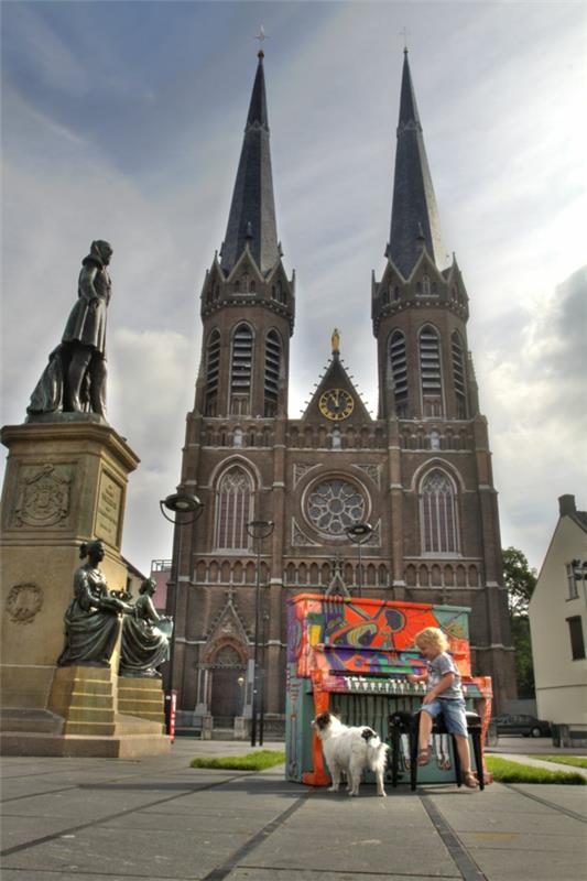 oppia soittamaan pianolinnaa