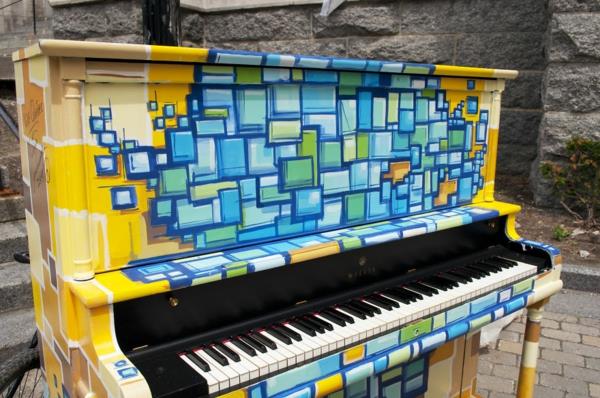pianonäppäimet flyygelin vivahteet sininen keltainen