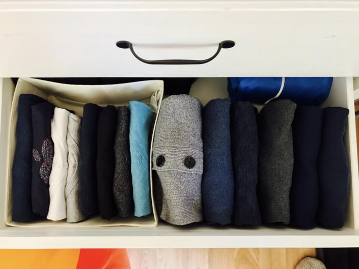 vaatteiden taittaminen yhteen konmari -menetelmällä