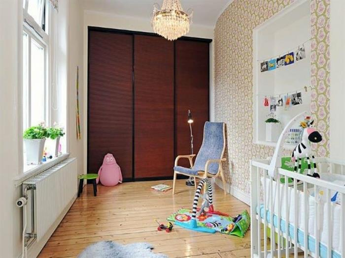 vaatekaappi lastenhuone vauvan huoneen suunnittelu puulattian lelut