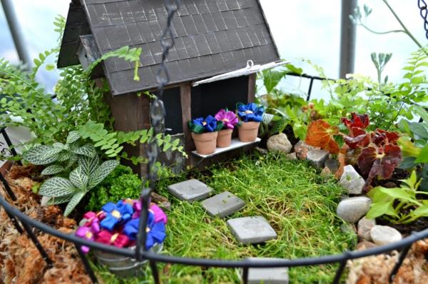 Luo pieniä puutarhoja riippuvaisista taloista