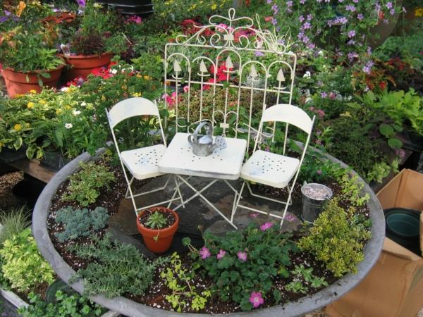 luoda pieniä puutarhoja tuolit pöytä yksityisyys näyttö miniatyyri