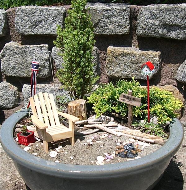 pienet puutarhat suunnittelu keraaminen potti puinen nojatuoli