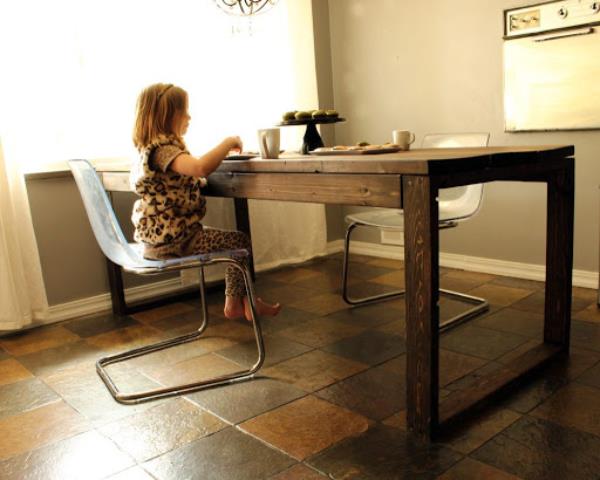 pienet lapset rakentavat omia moderneja pöytäideoita