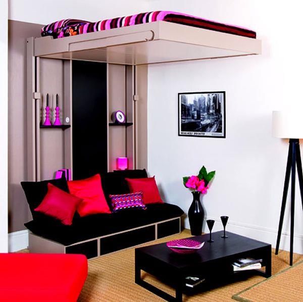 pieni makuuhuone parvisänky mustat huonekalut tulipunaisia ​​ja magenta -aksentteja