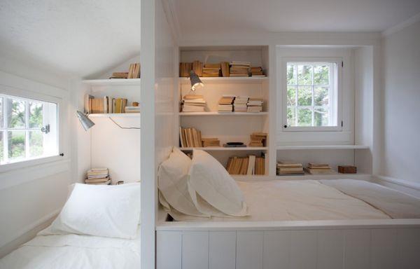Tee pienistä makuuhuoneista luovasti tehokkaita valkoisina ja paljon kirjahyllyjä