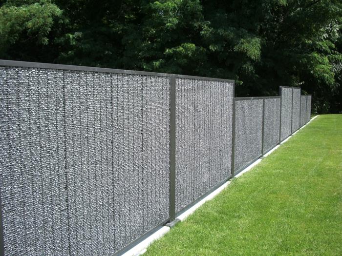 pienet kivet-gabion-seinä