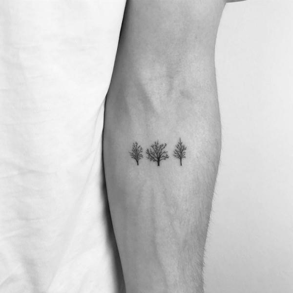 pienet tatuoinnit kolme pensasta