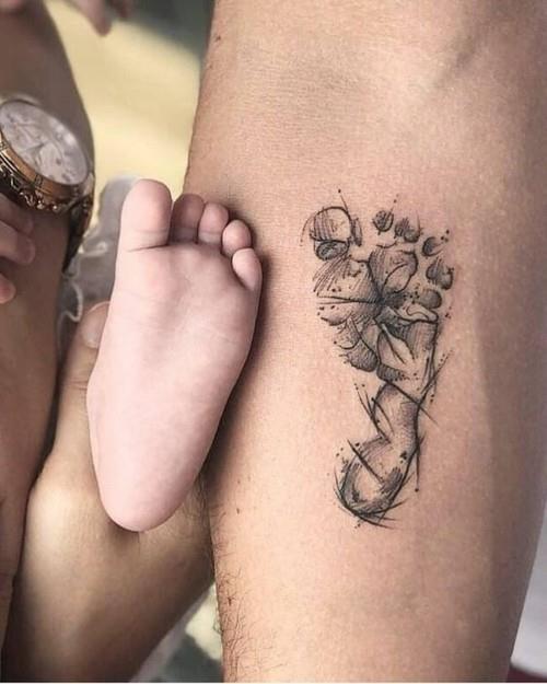 pienet tatuoinnit miesten vauvan jalanjälki