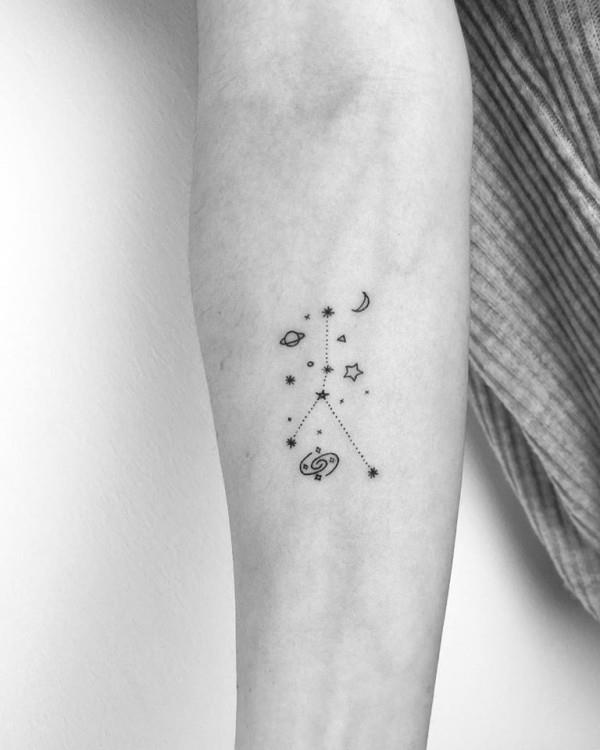 Idea pienistä tatuoinneista