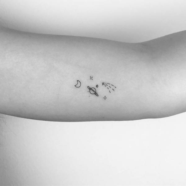 pienet tatuoinnit loistava idea taivaankappaleesta