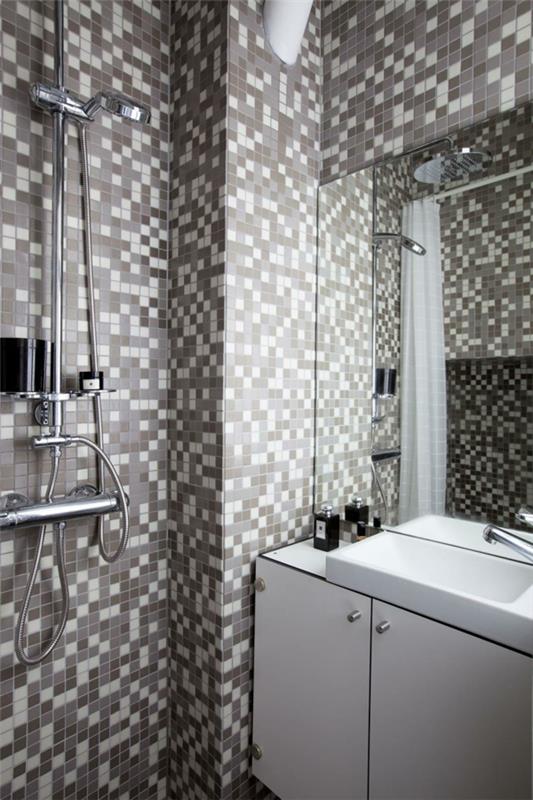 pieni huoneisto sisustus kylpyhuone mosaiikki seinälaatat