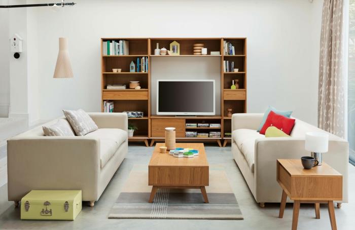 Kalusta pienet huoneet kirkkaat sohvat seinäyksikkö sivupöytä