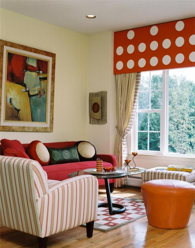 pieni huone perustaa olohuoneen ideoita punainen sohva oranssi jakkara