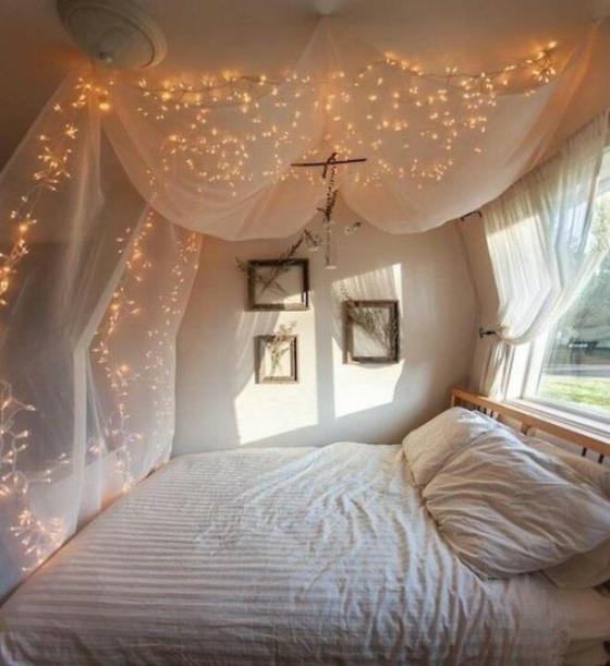 pieni makuuhuone katos keiju valot pienet valot vahva voi romantiikkaa