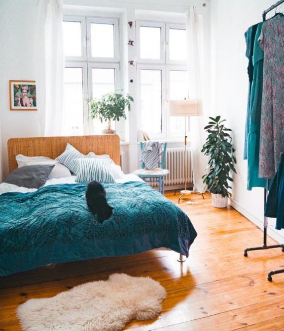 pieni makuuhuone houkutteleva huoneen suunnittelu takki koukku oikea hyvä idea vaatteille
