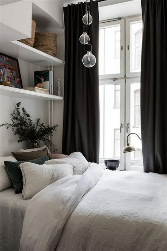 pieni makuuhuone kaunis huoneen suunnittelu pieni hylly sängyn yläpuolella kirjoja kuvia muistoja