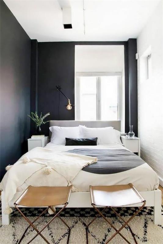 pieni makuuhuone musta seinä valkoinen vuodevaatteet verhot matto kontrasti