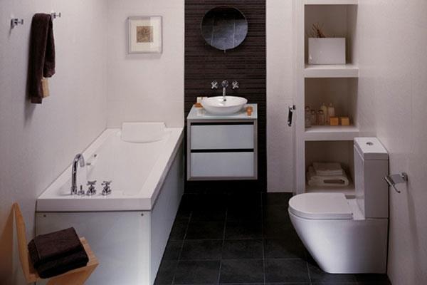 Pieni kylpyhuone perustaa kylpyhuone ideoita kylpyamme vaatekaappi