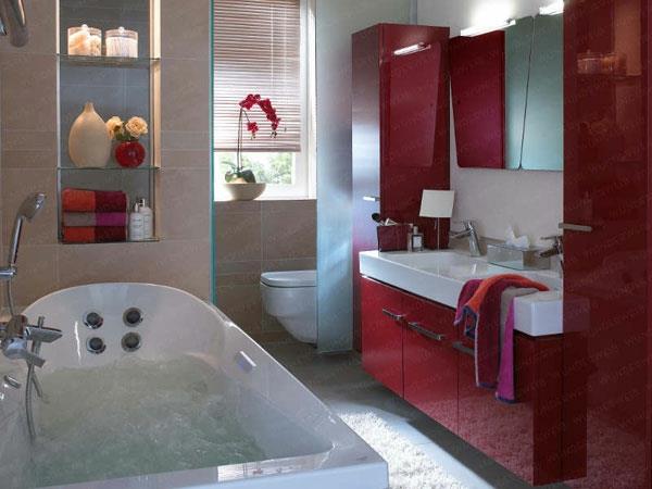 kylpyhuoneen sisustus kylpyhuoneideoita tummanpunainen seinä