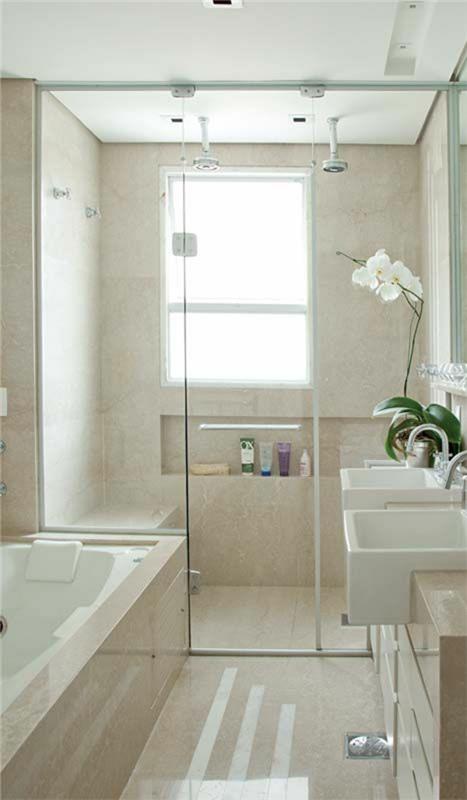 pieni kylpyhuone laatat sisäänrakennettu amme lattiatasoinen suihku kylpyhuone suunnittelu moderni kylpyhuone
