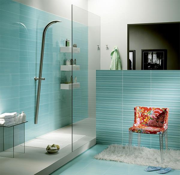 pieni kylpyhuone laattaideoita sininen suihku moderni kylpyhuone