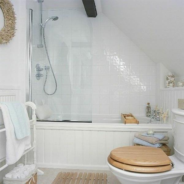 pieni kylpyhuone suunnittelu kylpyamme kylpyhuone suunnittelu pieni kylpyhuone kalteva katto