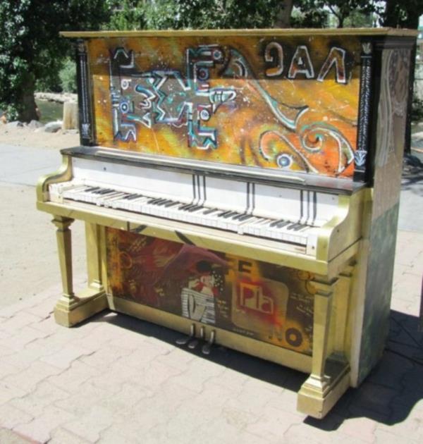 pieni pianomusiikki grafitti