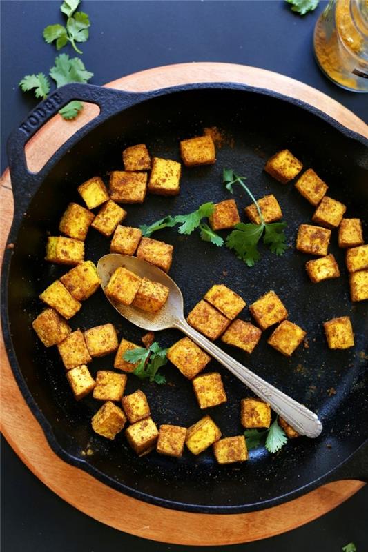 Valmista rapea tofu pannulla
