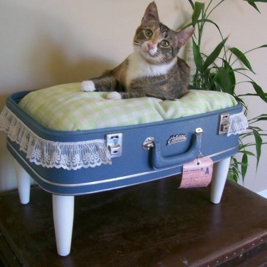 matkalaukku kissan sänky vanhasta uuteen