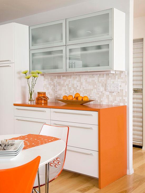 pienikokoiset keittiöt, oranssi sisäänrakennettu keittiö