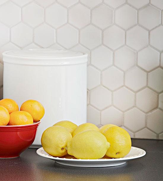 kompakti keittiö valkoiset sitruunat mandariinit