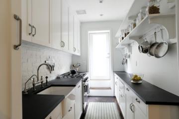 kompakti keittiön muotoilu valkoinen musta työtaso