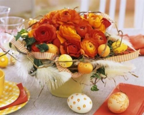kori kukat oranssi keltainen posliini astiasto juhlava koristepöytä