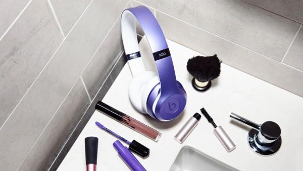 kostmetika kuulokkeet ultravioletti pantone väri 2018