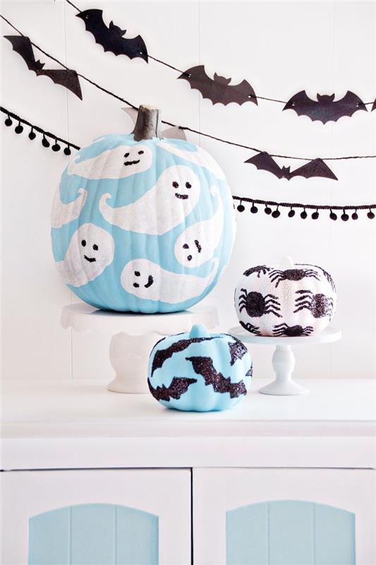 kurpitsaa aaveilla halloween koristelu