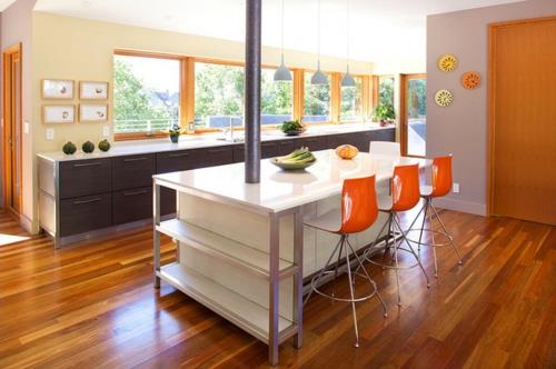 vinkkejä keittiöikkunoihin moderni muotoilu kiiltävä oranssi baarituoli