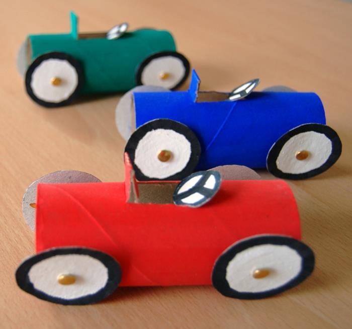 luovat käsityöpaperirullat luovat autoja