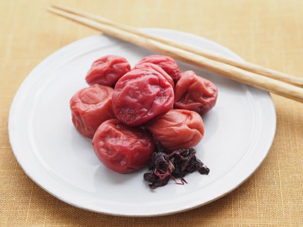 kehon detox -ruoka umeboshi luumu