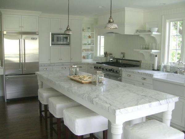 rannikon modernit valkoiset keittiöt asettavat huonekaluja