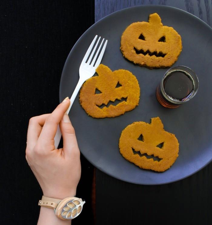 Kurpitsan pannukakkujen leipominen Halloween -reseptit