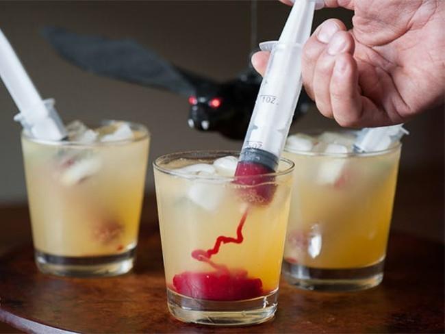 Tee fake blood itse vampyyri -cocktail -idea