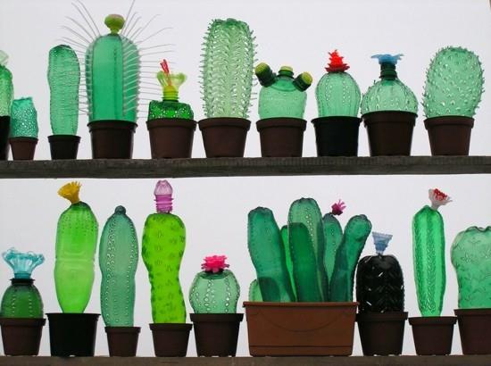 koristeellinen kaktuskoriste muovipulloista