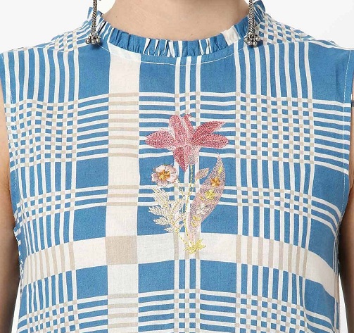 Magas nyakú Kurti Design