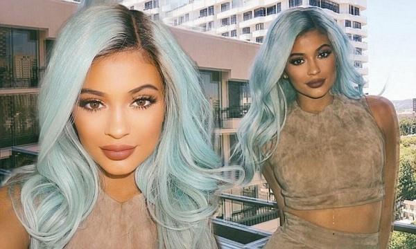 kylie jenner siniset hiukset