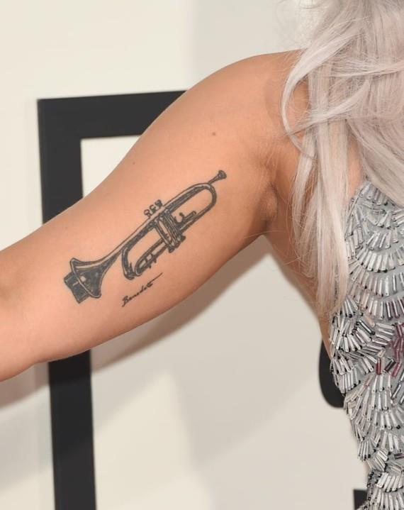 lady gaga tatuoinnit trumpetti