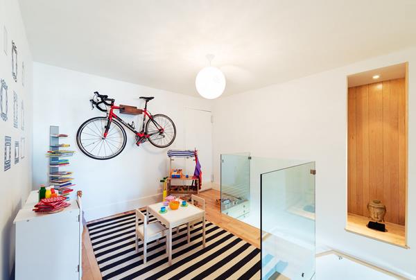 varastohuoneideoita pyörä pyörällä kuvakudoksen pöytätuoleilla