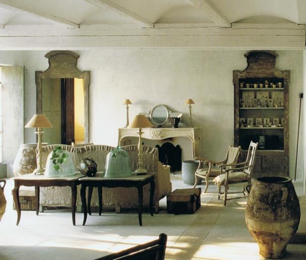 maalaistalon huonekalut antiikkituolit sivupöydät