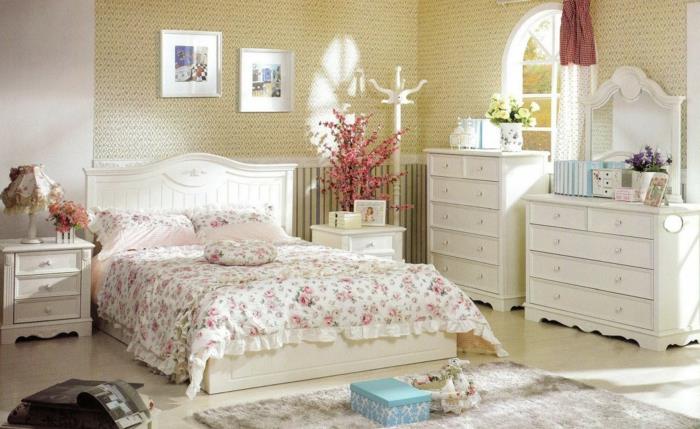 maalaistyylinen makuuhuone valkoiset huonekalut kaunis kuvio