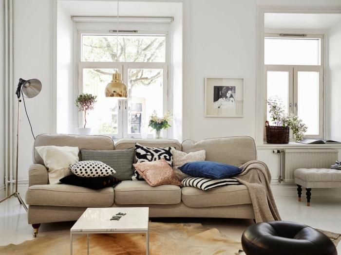 maalaistyylinen olohuone ruotsalainen maalaissohva turkimatto